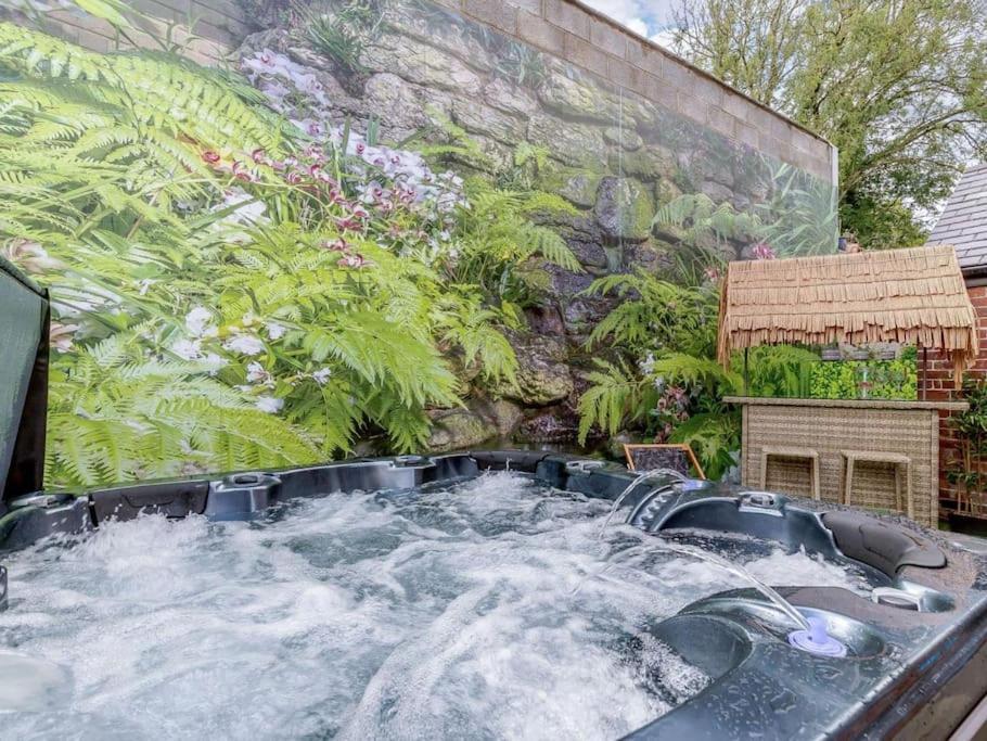 Dawns House Cromford, Peak District, Hot Tub, For 6 - Stunning Views Apartment Exterior photo
